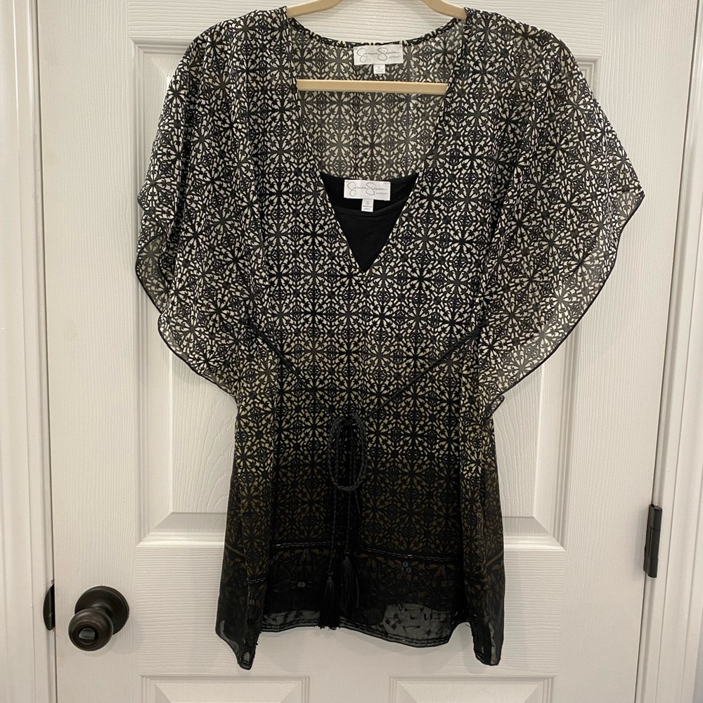 Jessica Simpson maternity blouse, black and tan size Small excellent condition.